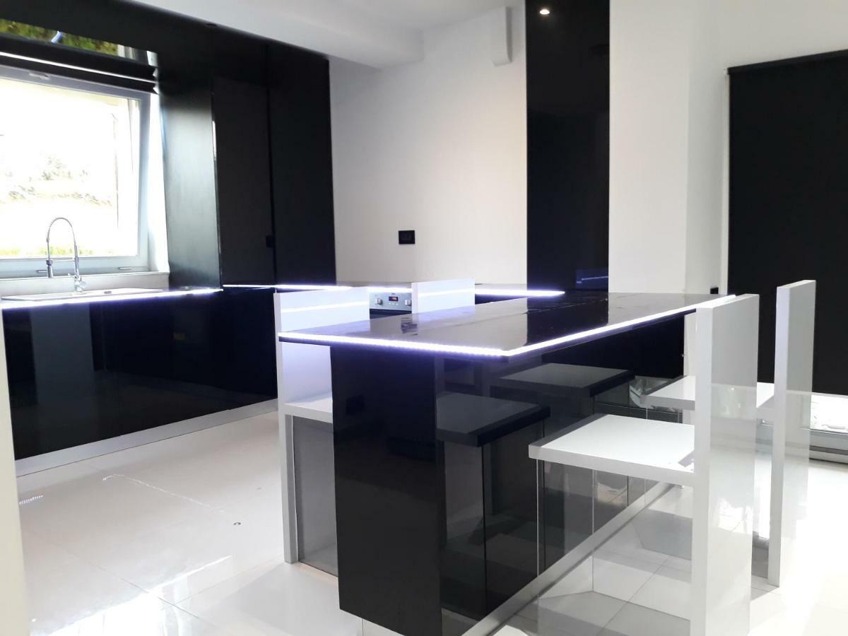 Ezra Luxury Apartments Нэводари Экстерьер фото