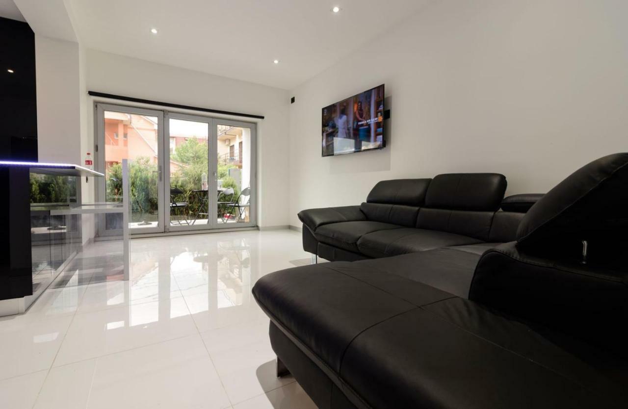 Ezra Luxury Apartments Нэводари Экстерьер фото
